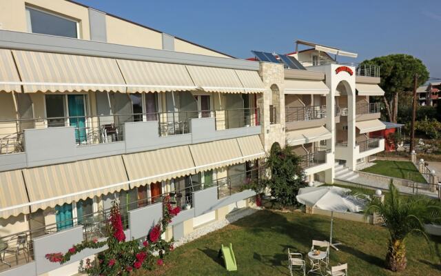 Отель Mavridis Rooms Ситония вид на фасад