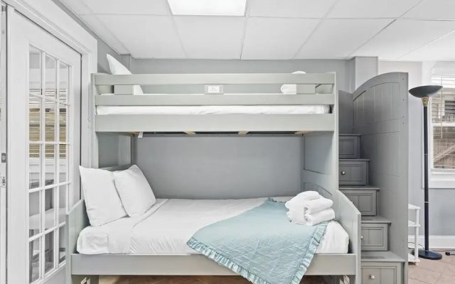 Lagoon Cocoon by Book That Condo