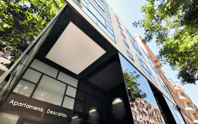 Отель Apartamentos Descartes Барселона вид на фасад