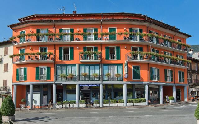 Отель Residence Dei Fiori Бавено вид на фасад