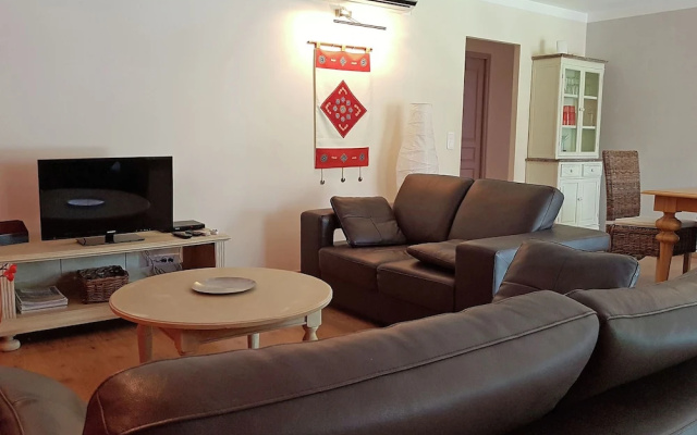 Villa Alba: Sunlit Comfort in Lirac
