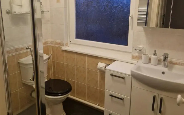 Seaside Escape in Deal, Cozy 2 Bedroom