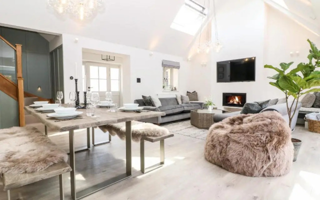 12 Manor Farm Close