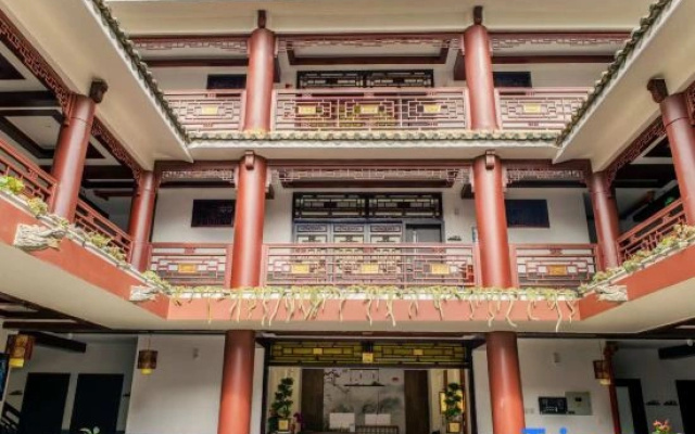Luxi Qixi Bieyuan Homestay (Alu Ancient Cave Branch)