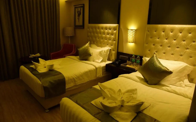 Om Clarks Inn Raebareli