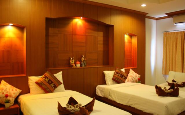 Отель Suksan Patong Place Guesthouse комната для гостей