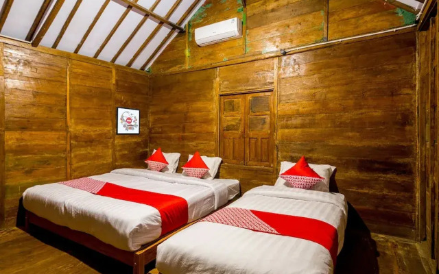 Roemah Gladak Kebon Sidoluhur by Oyo Rooms