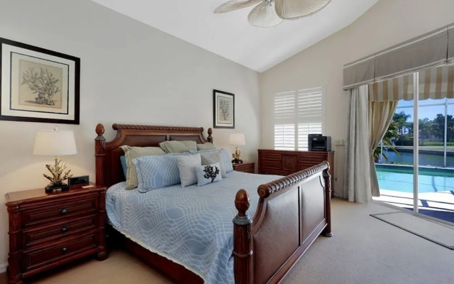 Colonial Home #12972