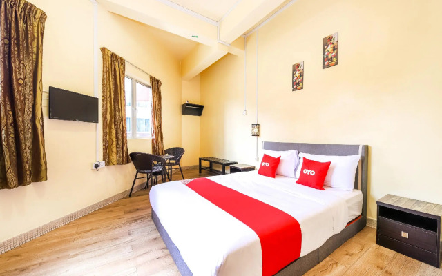 OYO 703 Myra Hotel