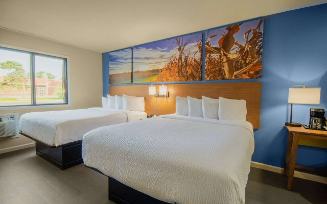 Days Inn & Suites by Wyndham Waterloo