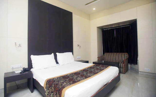 OYO 16806 Hotel Mansar
