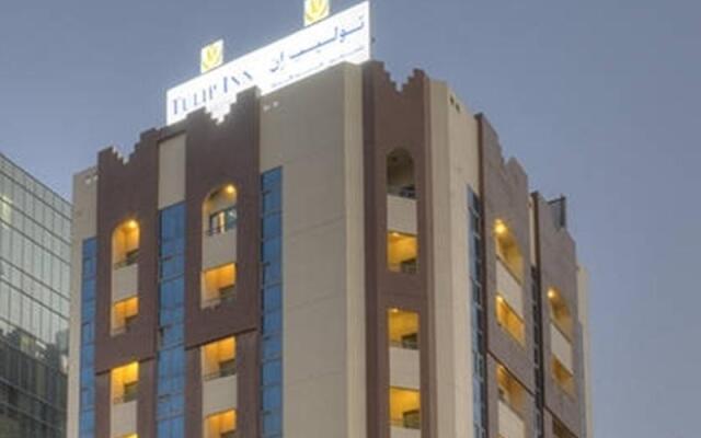 Отель Tulip Inn Hotel Apartments ОАЭ, Аджман - отзывы, цены и фото номеров - забронировать отель Tulip Inn Hotel Apartments онлайн вид на фасад