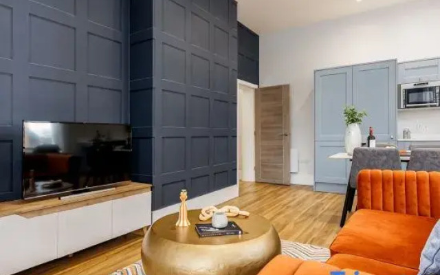 Gorgeous Beach-Front 2-Bed Apt w/ Free Gym & PKG