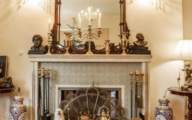 Aaron Court B&B