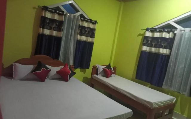 OYO 19930 Hotel Holiday Palace