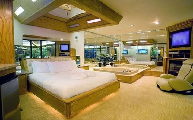 Sybaris Pool Suites