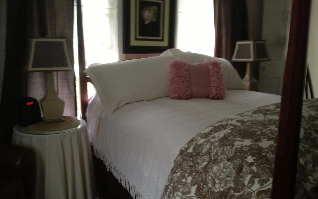 Roseledge Country Inn & Farm Shoppe