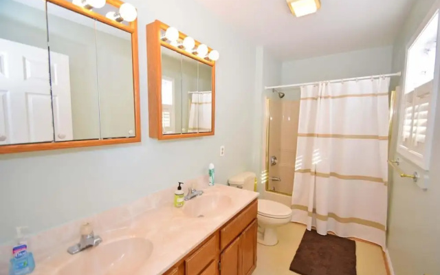Barge Road 136o9 3 Bedroom Home by RedAwning