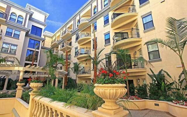 Апартаменты DTLA Apartment With Parking and Pool вид на фасад