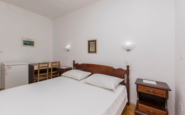 Apartment and Rooms Franka