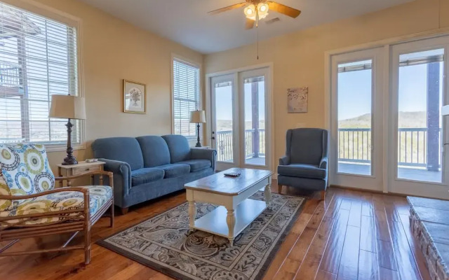 Mountain Breeze 2 Bedroom Condo by Redawning