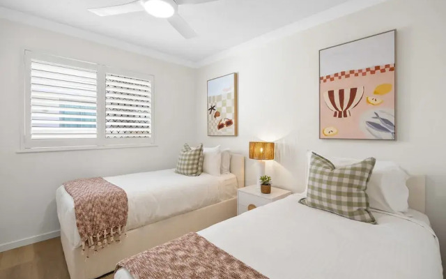 Bright 2-bed Apartment With Stunning Ocean Views