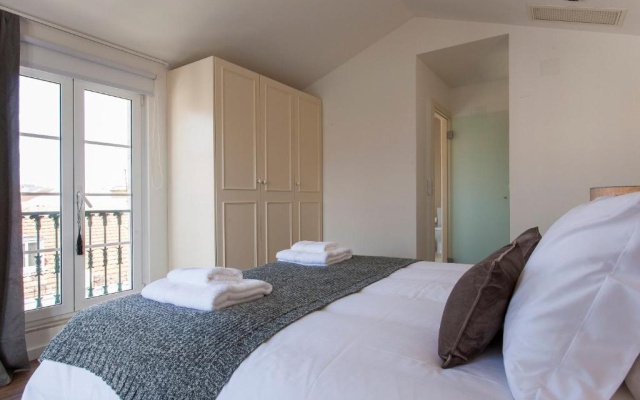 Chiado River View Deluxe Apartment