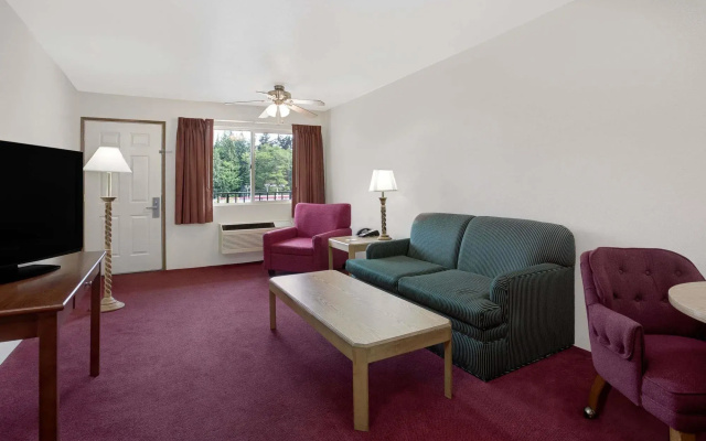Olympic Inn & Suites