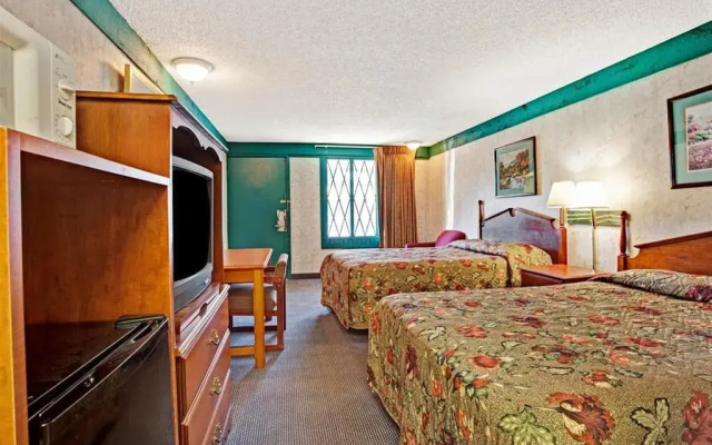 Knights Inn - Monroe