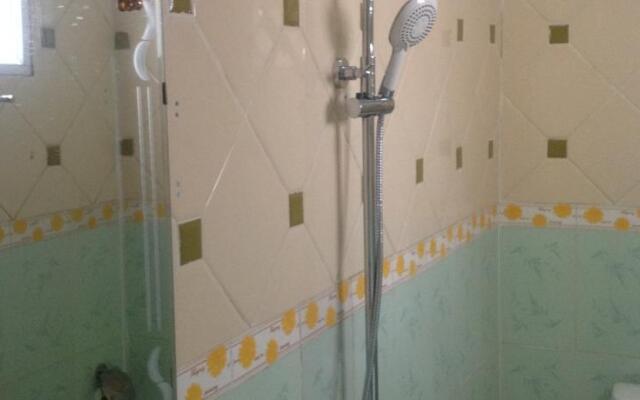 Avi Airport Hotel вид на фасад