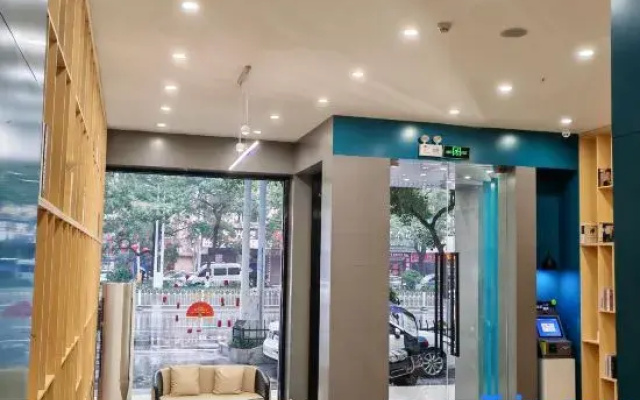 Bolei Luxury Hotel (Jingzhu Plaza Southhua First Branch)