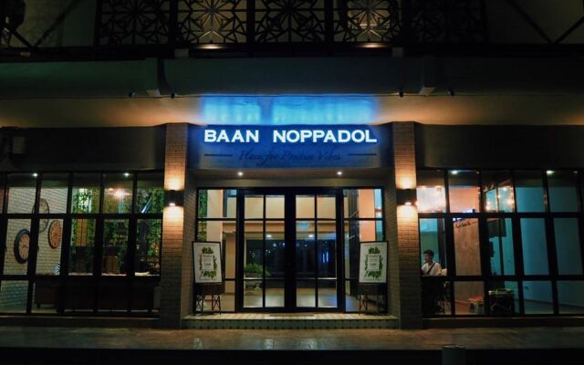 Отель Baan Noppadol вид на фасад