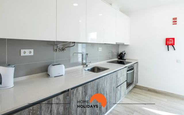 #074 Stunning Flat 3 min Oldtown, Peneco Beach