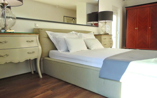 Refresh Boutique Apartments