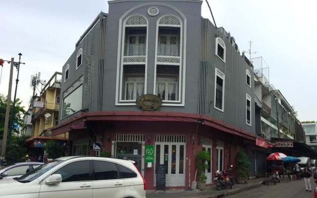 Arom d Hostel вид на фасад