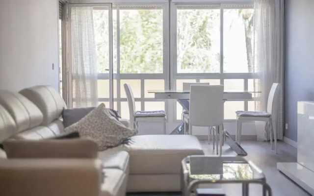 Ampolla Apartment TH18