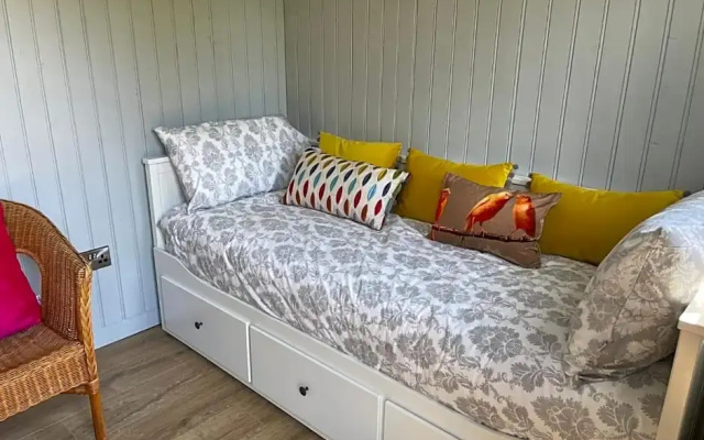 Lilac Hut Shepherds Hut
