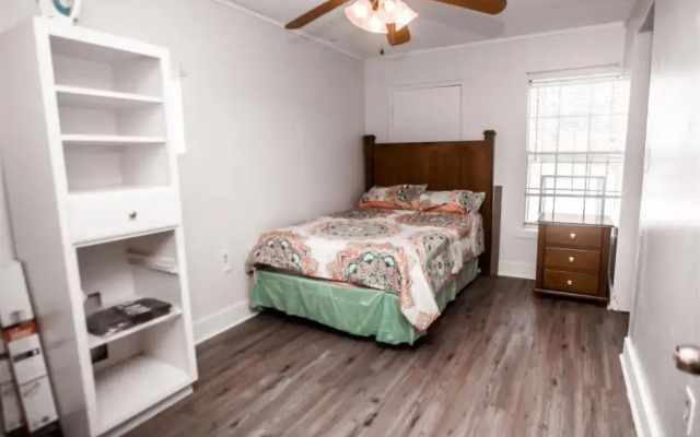 HISTORIC HILL APT2 (Downstairs)