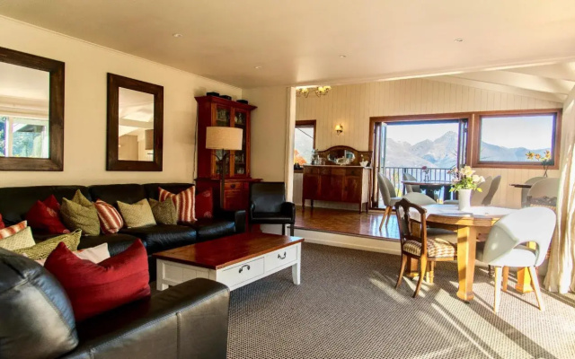 Queenstown House