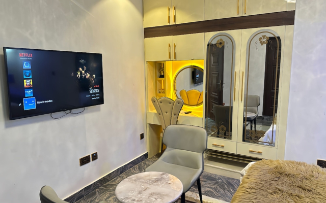 Tobby Royal Suites