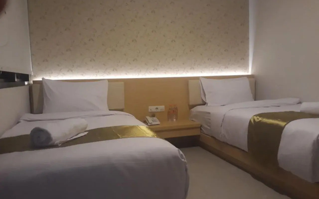 Gold Hotel Simpang Lima