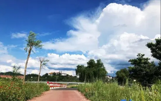 Shanhaijing Homestay (Jinhai Lake Scenic Area)