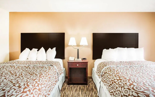 Days Inn Evansdale Waterloo