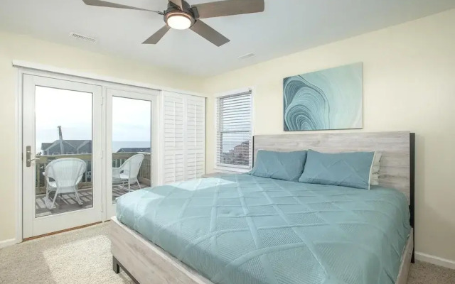 Azure 4 Bedroom Home by RedAwning