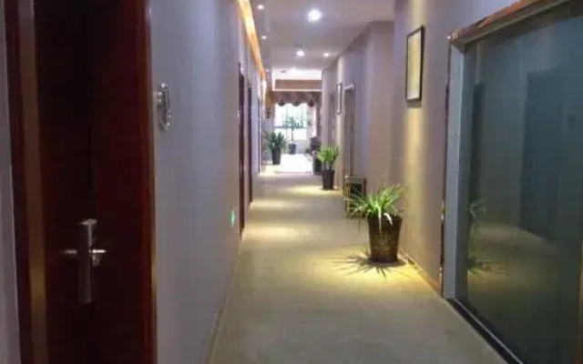 Fenghuang Huating Hostel