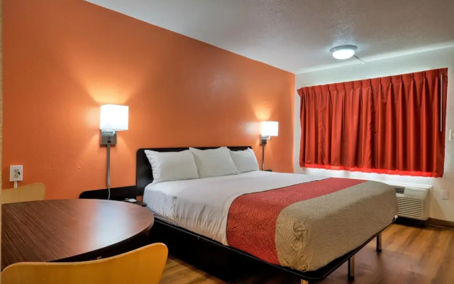 Super 7 Inn (Ex.-Motel 6 Tupelo)