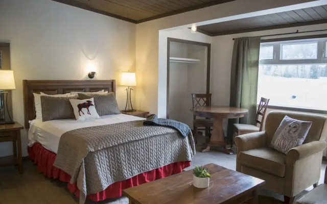 Yamnuska Suites