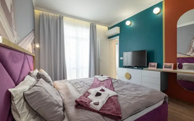 FM Luxury 3-BDR Apartment - Splendid Shapes