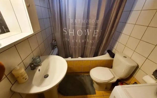 2 Bed House - Sleeps 5 - Garden - Parking - Wifi