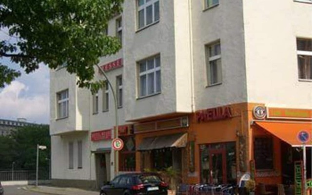 Отель Pension Messe am Funkturm Германия, Берлин - отзывы, цены и фото номеров - забронировать отель Pension Messe am Funkturm онлайн вид на фасад